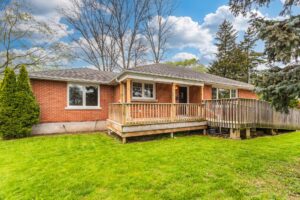 652 Hillcrest Drive, Burlington
